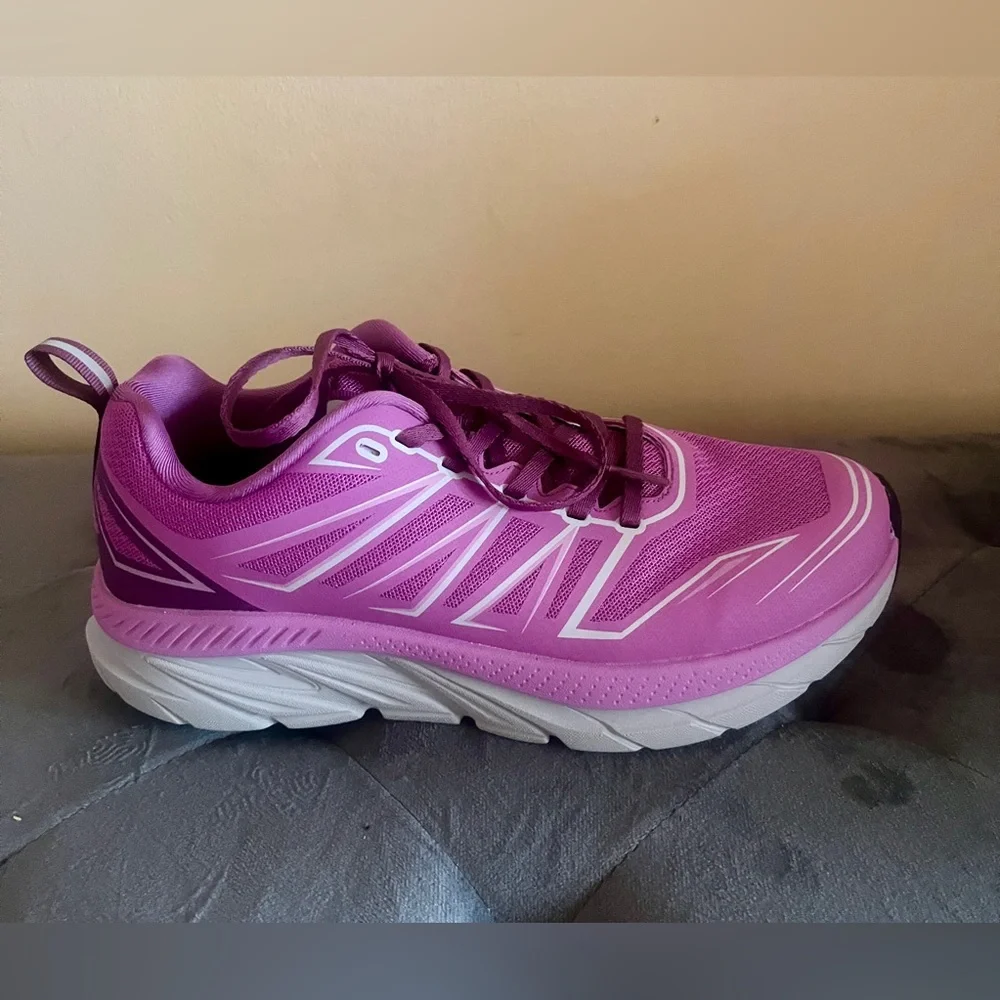 Women's Pink Athletic Sneakers size 9.5. New without tags.